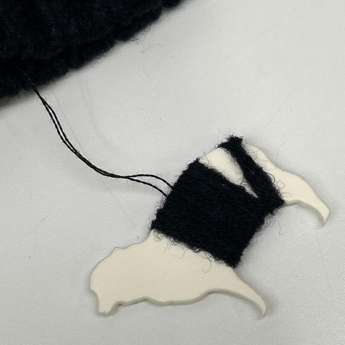 MUVEIL ミュベール MA73KSW008 ネイビー フラワー刺繍 ボトルネック ニット トップス