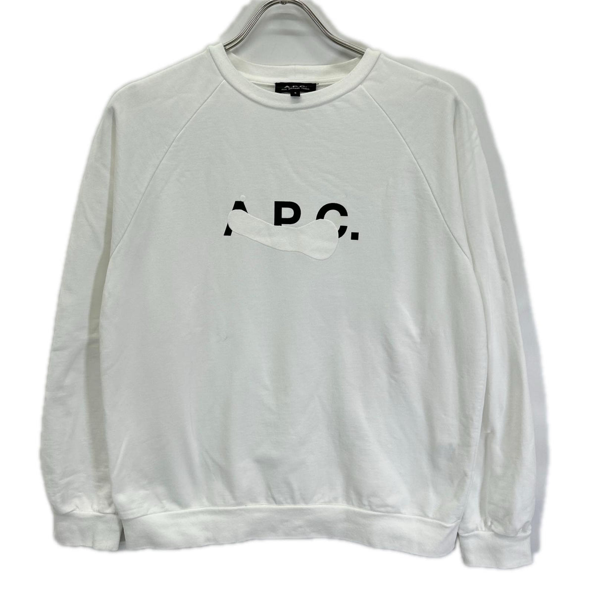 A.P.C. アーペーセー ×SHO SHIBUYA ホワイト ロゴ ペイント ラグランスリーブ スウェット トップス