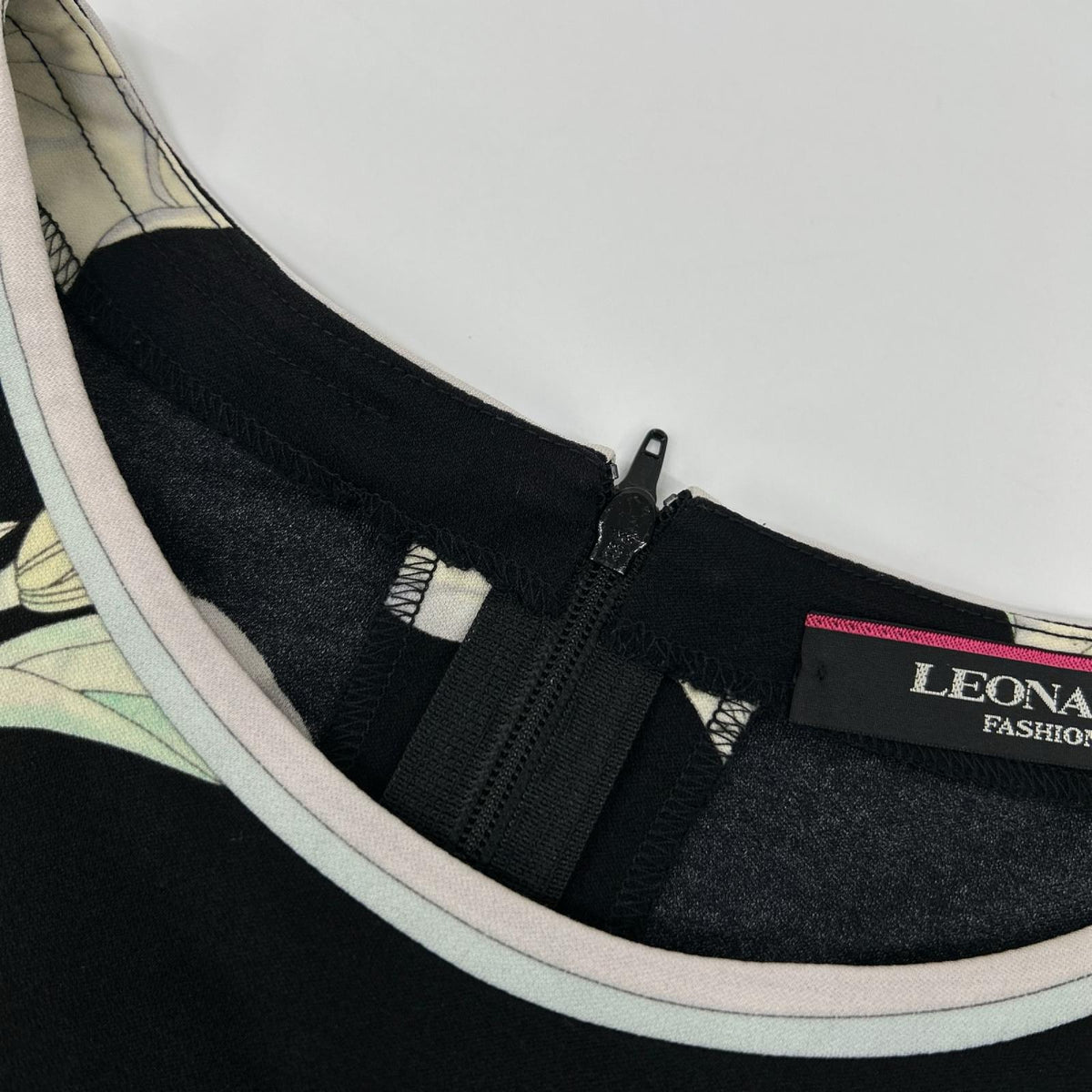 LEONARD レオナール 0180215 ブラック カンカン素材 総柄 半袖 ワンピース ワンピース