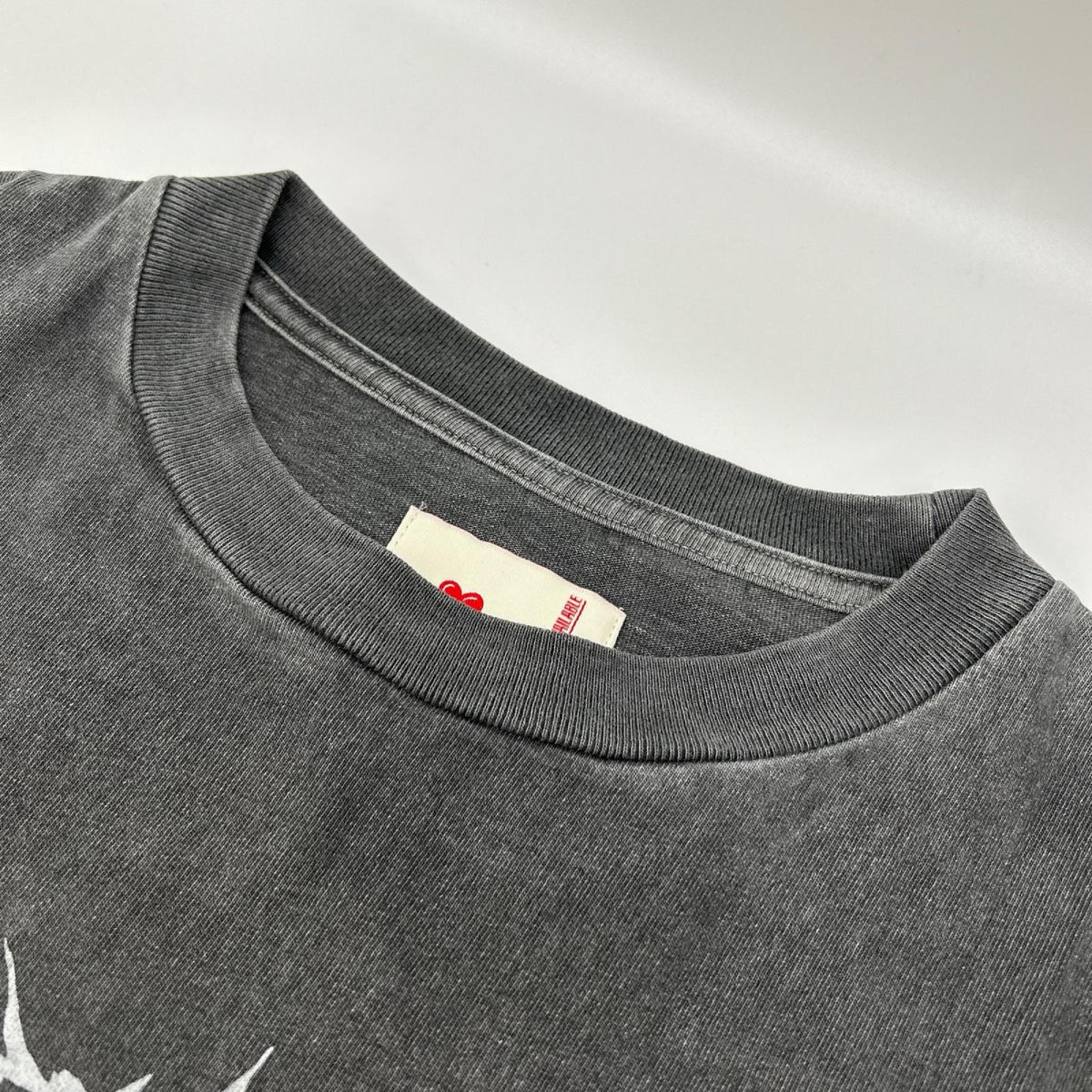 EMOTIONALLY UNAVAILABLE エモーショナリーアンアベイラブル グレー ロゴ ダメージ加工 Tシャツ トップス