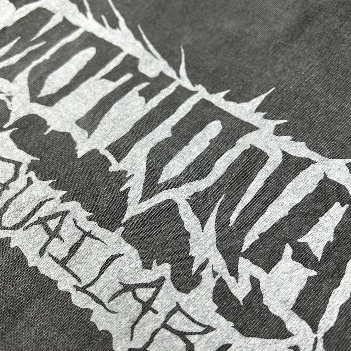 EMOTIONALLY UNAVAILABLE エモーショナリーアンアベイラブル グレー ロゴ ダメージ加工 Tシャツ トップス