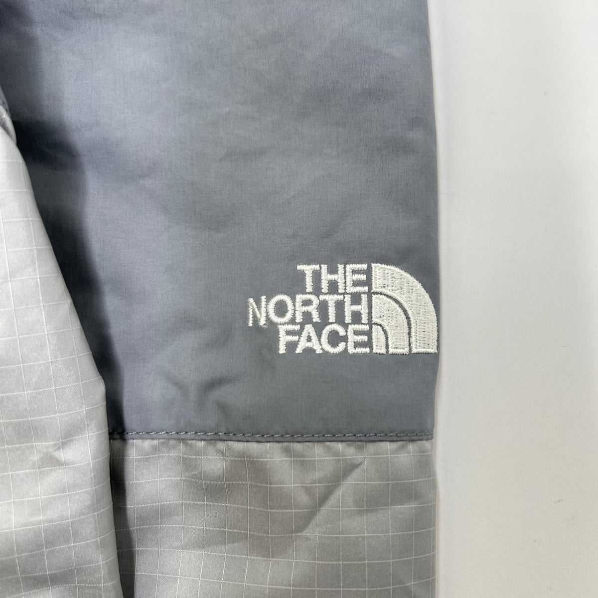 THE NORTH FACE PURPLE LABEL ザ ノースフェイス パープルレーベル N26SA082 ライトグレー Mountain Wind Parka パーカー ジャケット