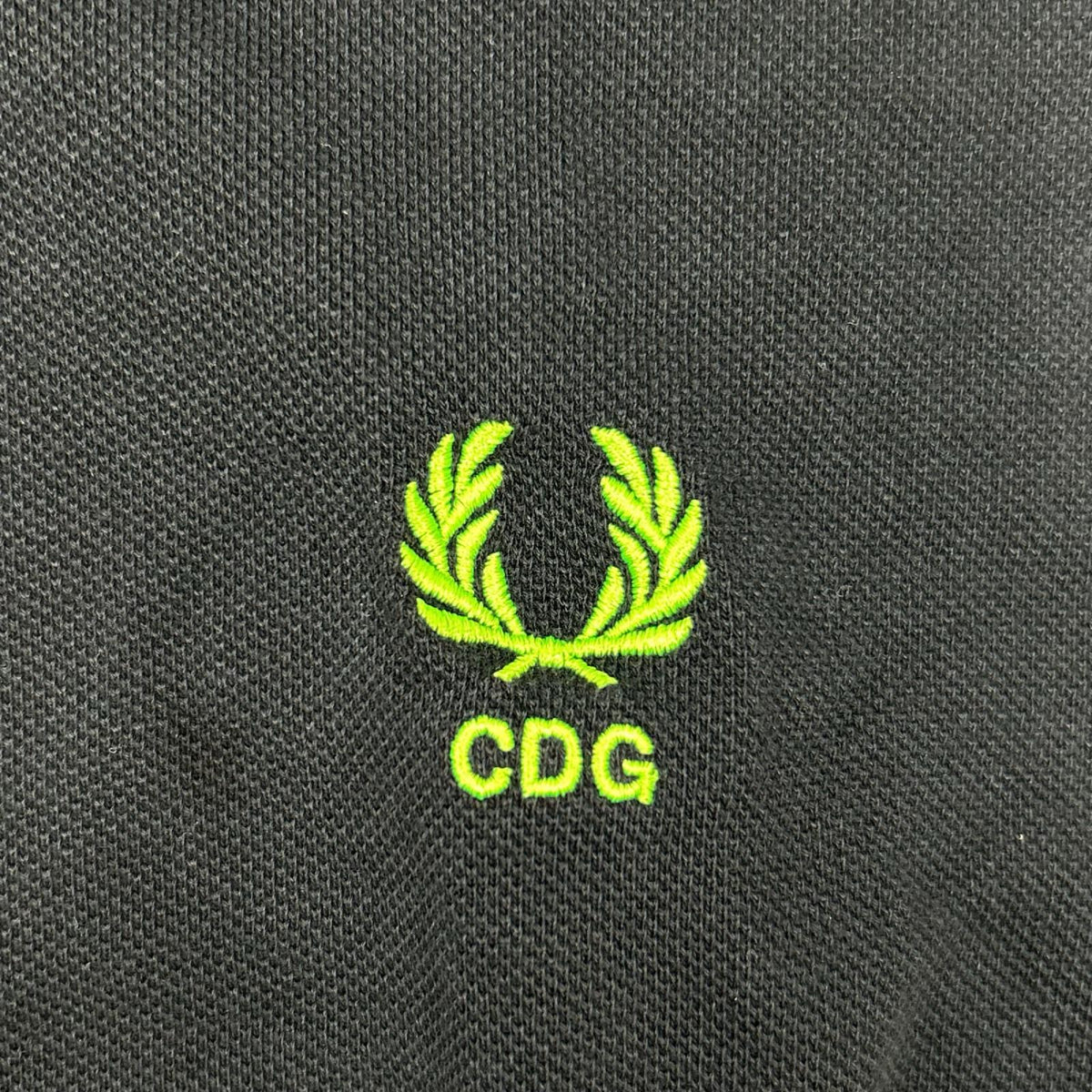 COMMEdesGARCONS SHIRT コムデギャルソンシャツ ×FREDPERRY FR-T521 ブラック コットン ワンポイント トップス