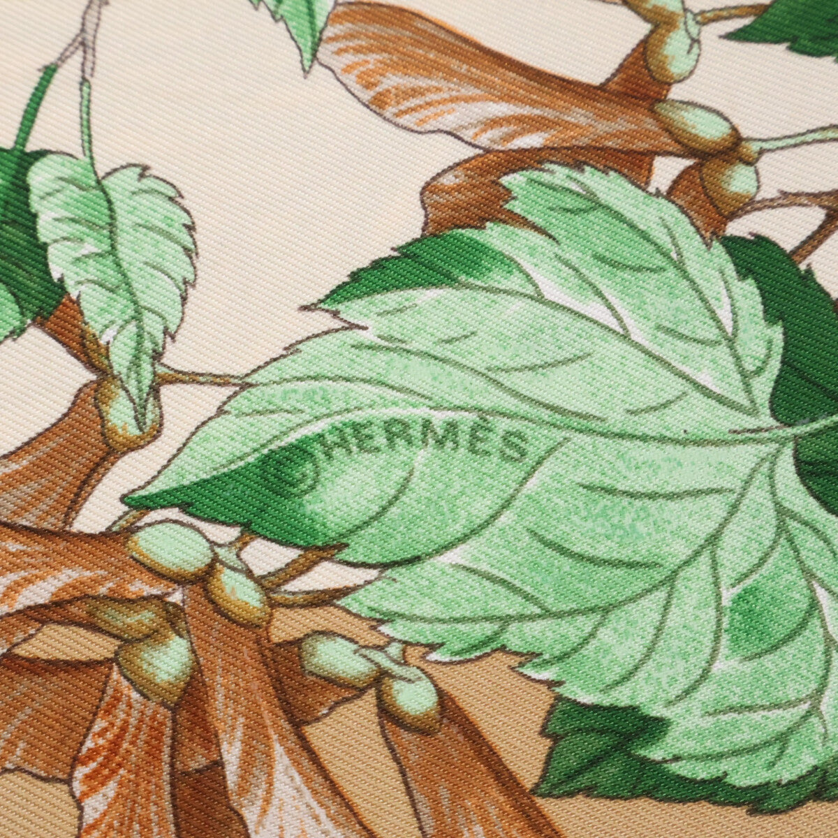 HERMES エルメス 【新品同様】AU COEUR DES BOIS 森の中で シルク スカーフ