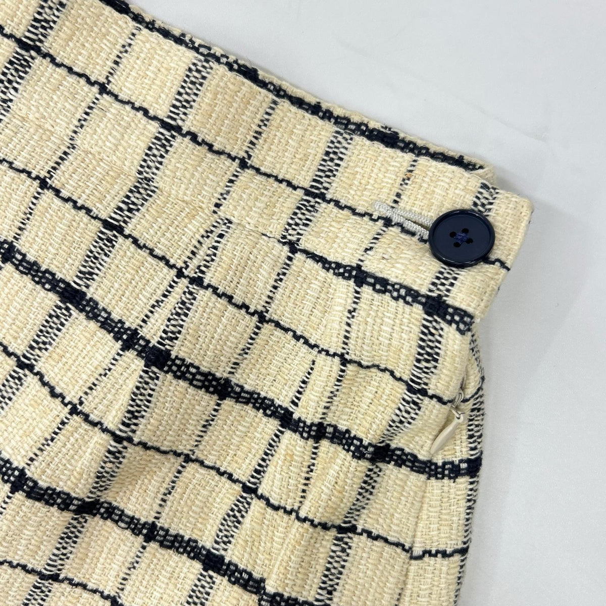 Yves Saint Laurent Yves Saint Laurent beige linen jacket/skirt matching suit set-up suit set-up