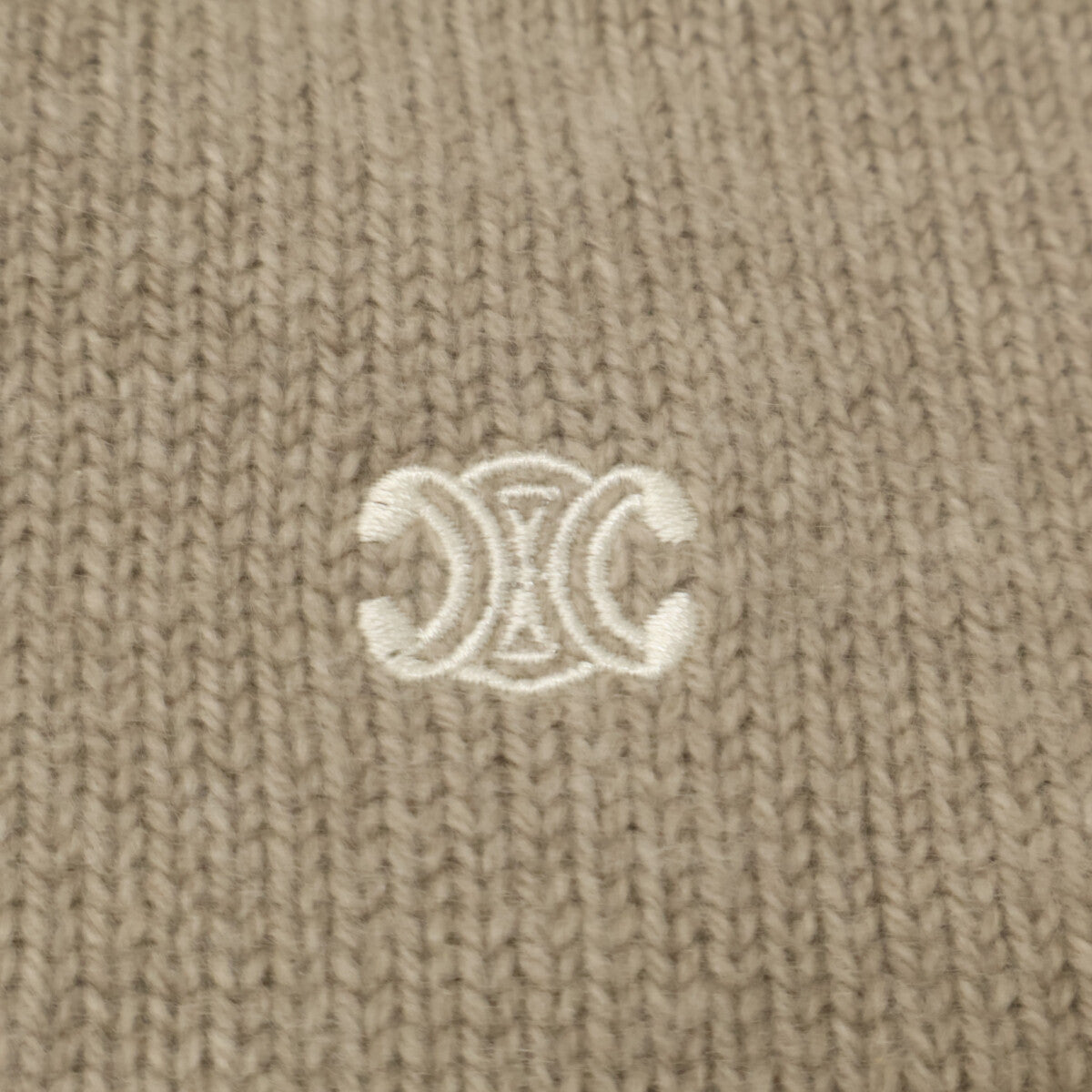 CELINE セリーヌ 【国内正規/23AW】23ZE6048T.03SD ウールｘカシミヤ トリオンフ刺繍 クルーネック ニットセーター トップス