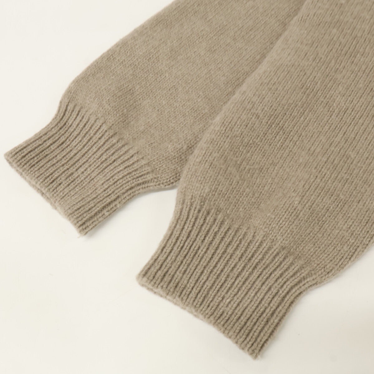 CELINE セリーヌ 【国内正規/23AW】23ZE6048T.03SD ウールｘカシミヤ トリオンフ刺繍 クルーネック ニットセーター トップス