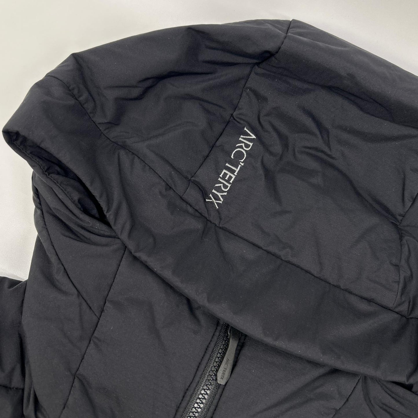 ARC'TERYX FW24 X000007302 Black Atom Heavyweight Hoody Jacket
