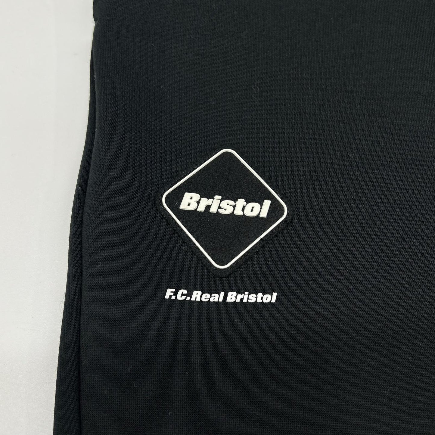 F.C.Real Bristol エフシーリアルブリストル 25年 FCRB-252076 ブラック TECH SWEAT PANTS ボトムス