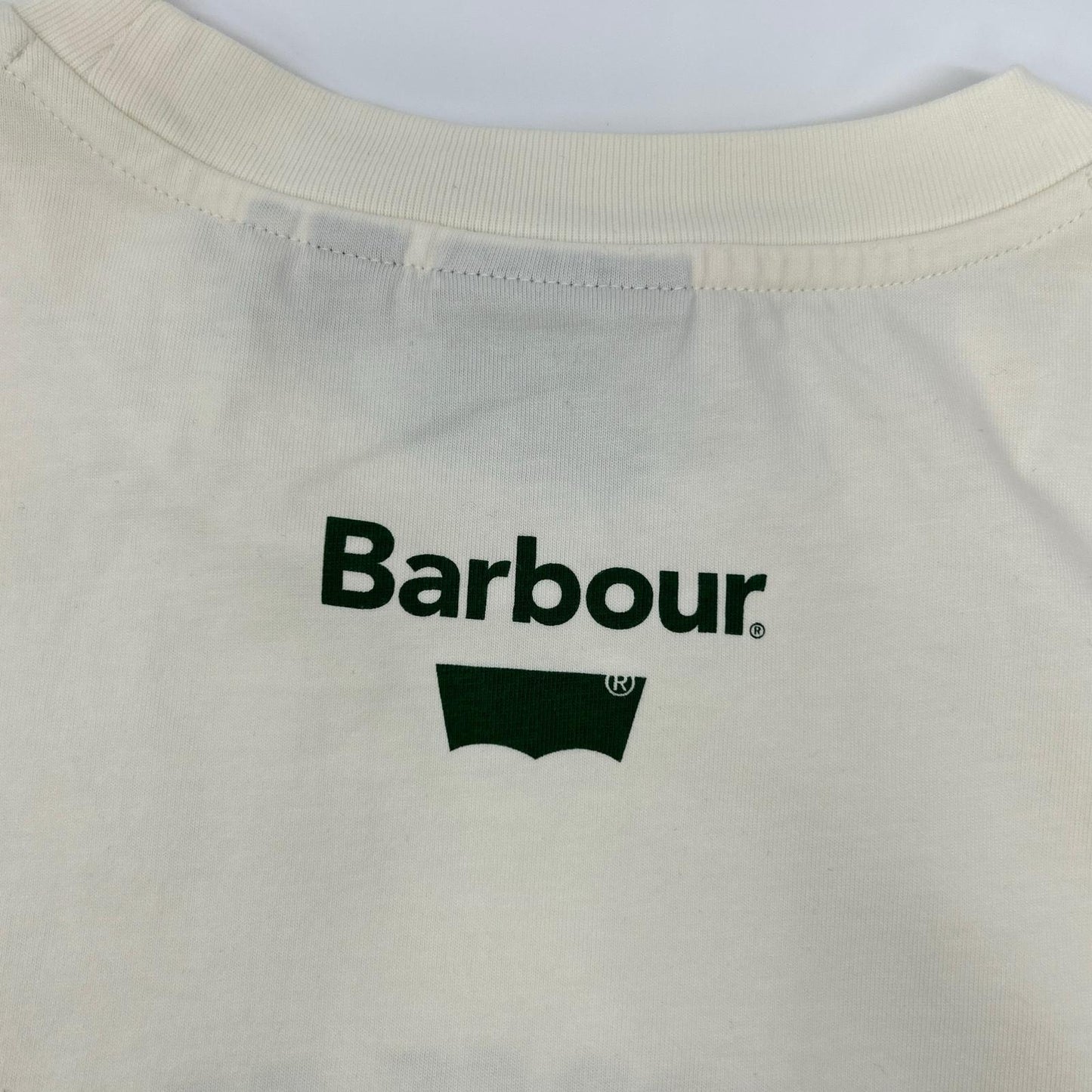 Barbour バブアー ホワイト 252MTS1513 × Levi's グラフィックTシャツ トップス