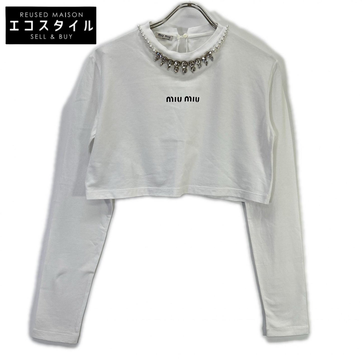 MIUMIU ミュウミュウ ホワイト 21年 MJL783 パール×クリスタルビジュー付き ロゴ クロップド丈長袖Tシャツ トップス