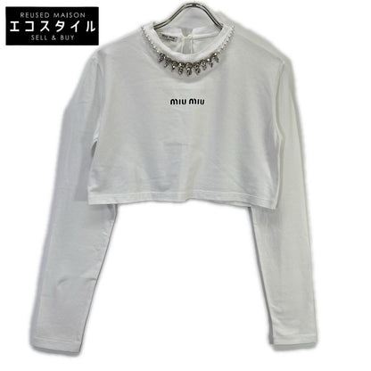 MIUMIU ミュウミュウ ホワイト 21年 MJL783 パール×クリスタルビジュー付き ロゴ クロップド丈長袖Tシャツ トップス