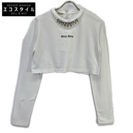 MIUMIU ミュウミュウ ホワイト 21年 MJL783 パール×クリスタルビジュー付き ロゴ クロップド丈長袖Tシャツ トップス