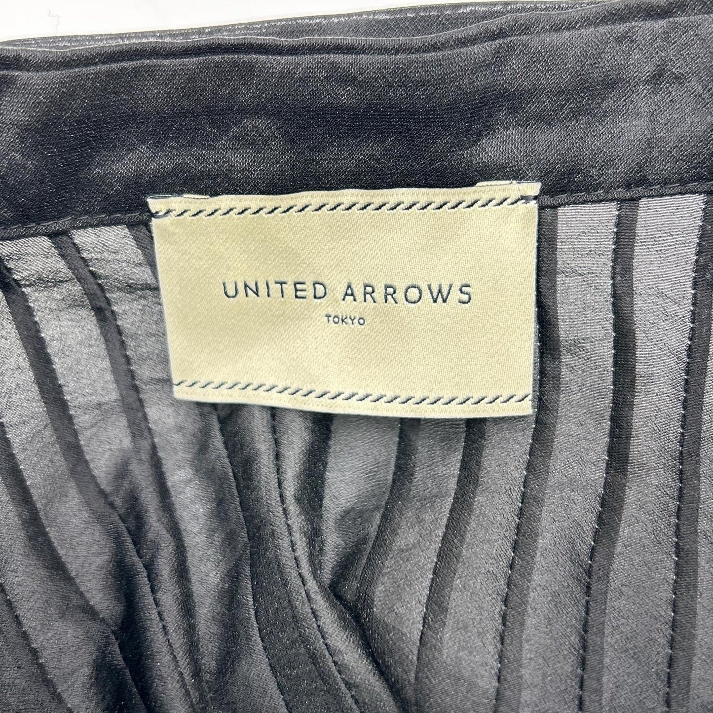 UNITED ARROWS ユナイテッドアローズ 1516-1-6621656 ブラック シルキーピンタック ショートスリーブ ブラウス トップス