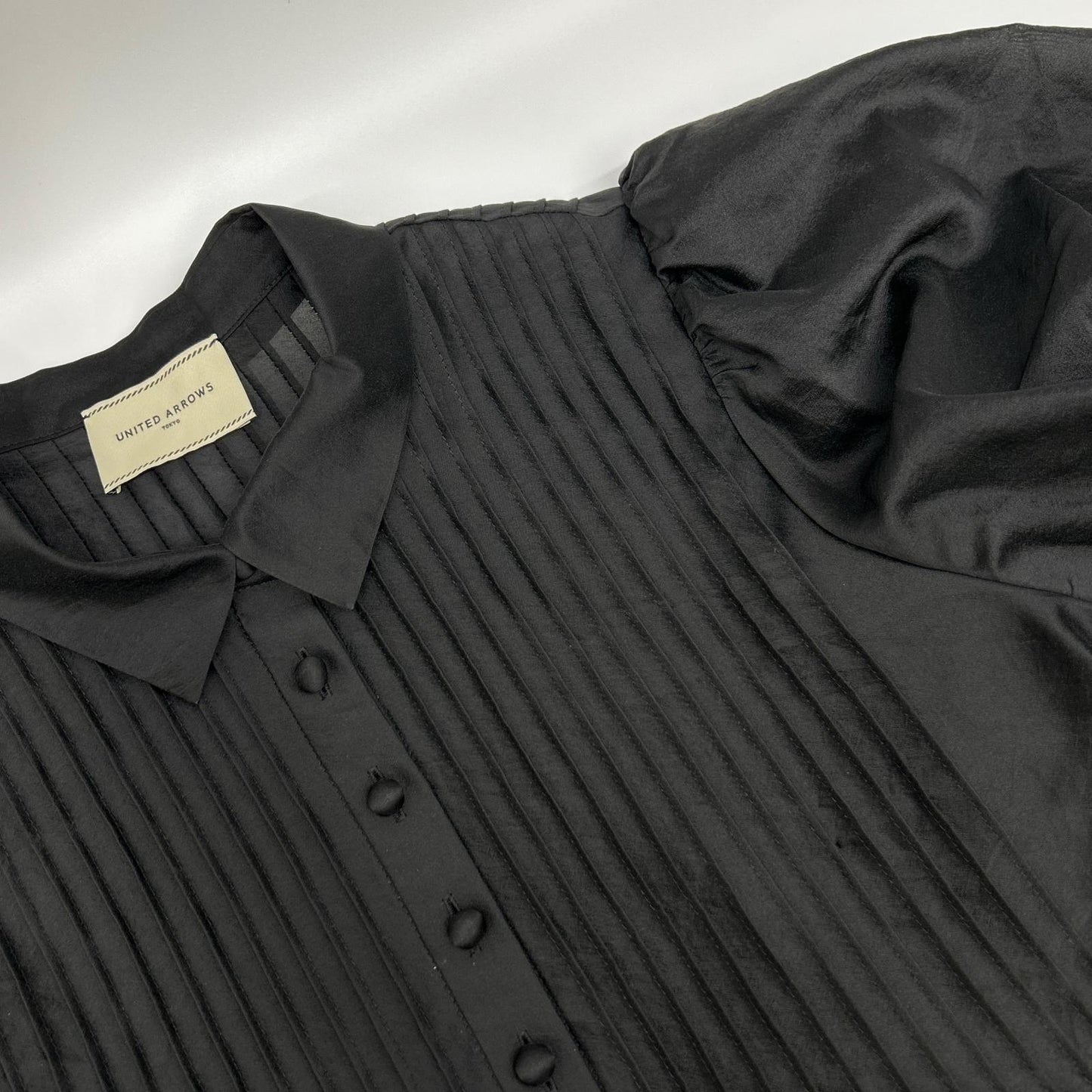 UNITED ARROWS ユナイテッドアローズ 1516-1-6621656 ブラック シルキーピンタック ショートスリーブ ブラウス トップス