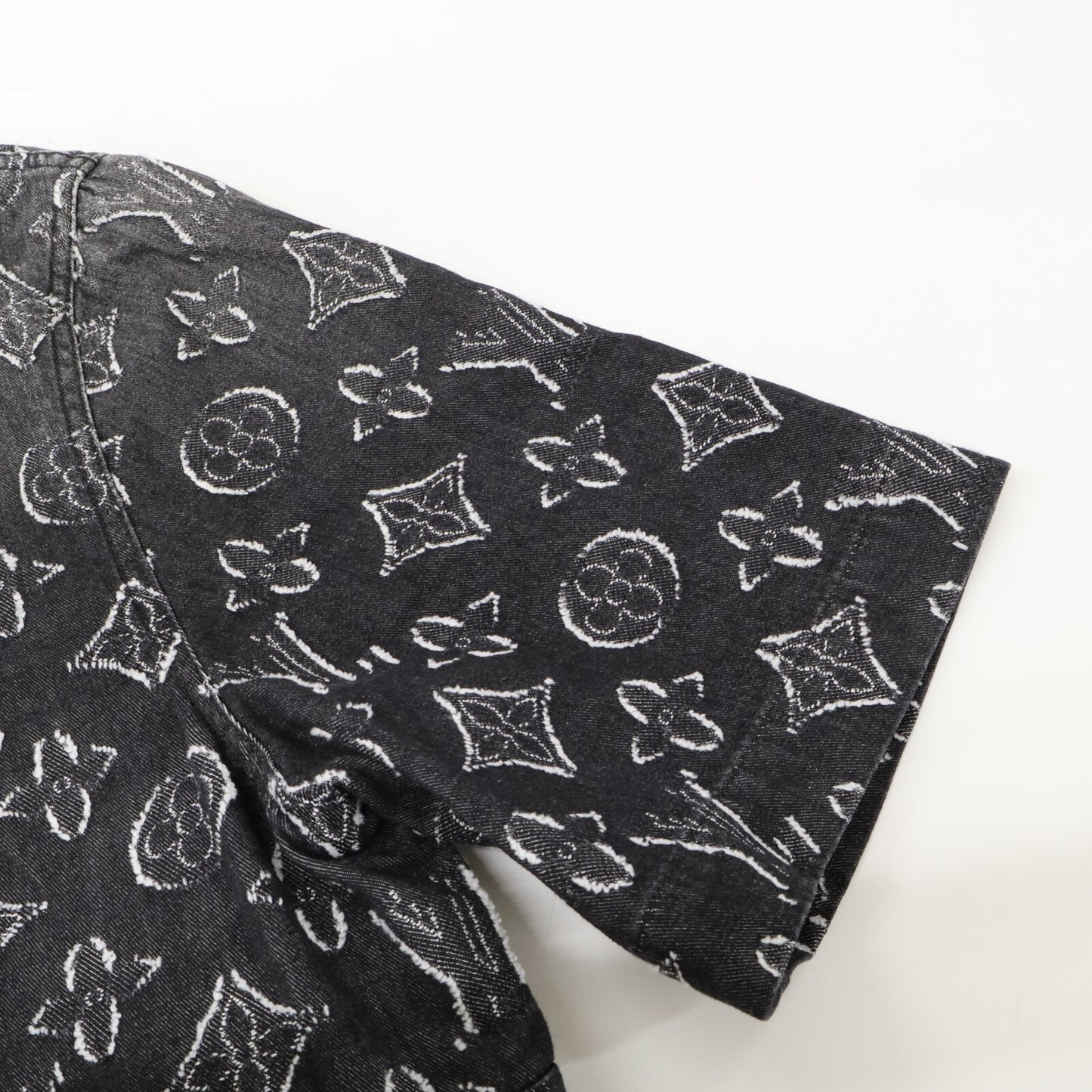 LOUIS VUITTON ルイヴィトン 【新品同様/国内正規/23年製】RM232 ARS HPS73W MONOGRAM CHAMBRAY SS SHHIRT モノグラム シャンブレー 半袖シャツ トップス