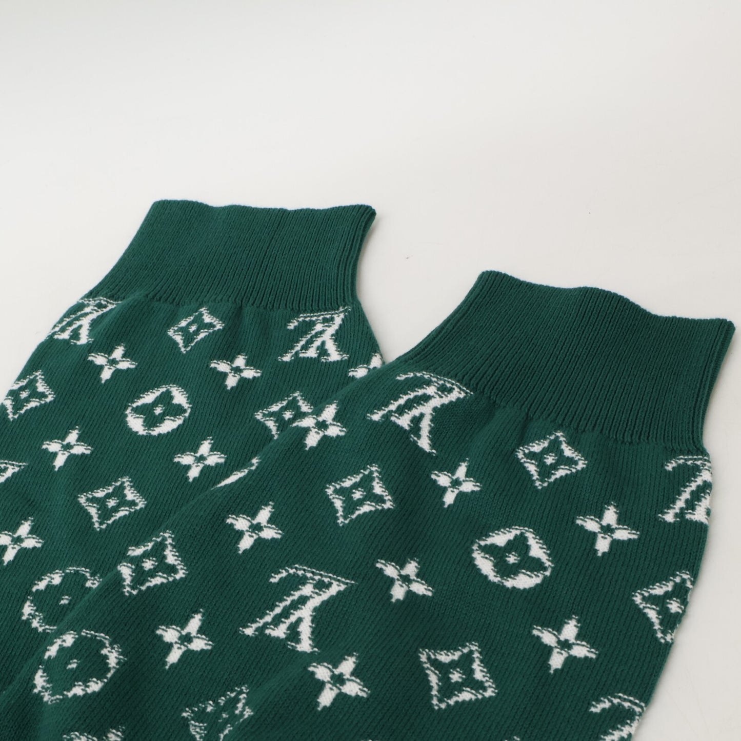 LOUIS VUITTON Like New/Officially Distributed in Japan/Made in 2023 RM232Q UUSO HNN45W Monogram Gradient Pullover Knit Hoodie Tops