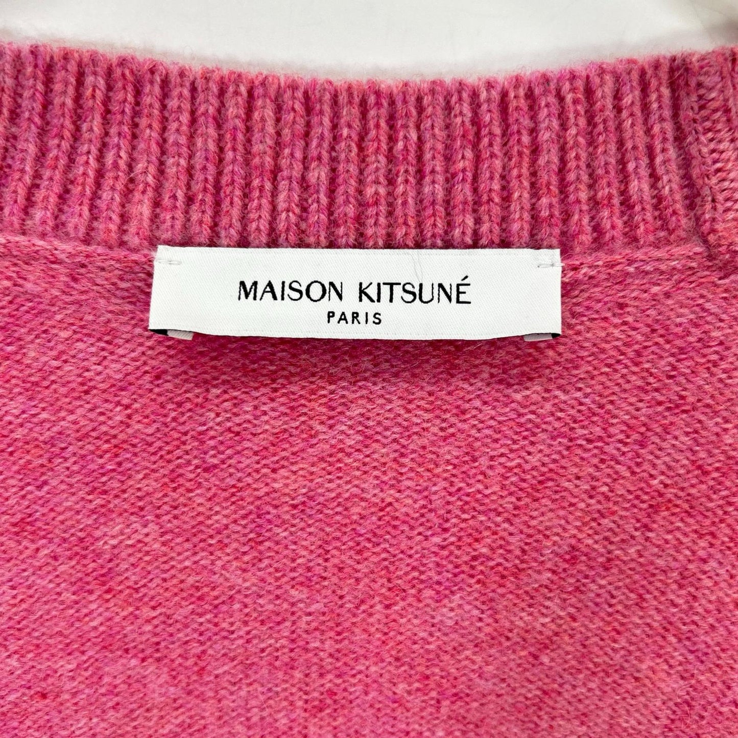 MAISON KITSUNE メゾンキツネ ピンク ウール Vネック カーディガン トップス