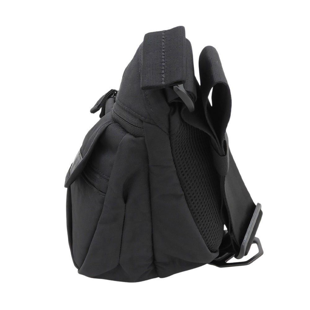 CHROME クローム 美品 BOT FLAP SLING 8L ショルダーバッグ メンズ ブラック BJ-008-BCNL-NA-NA ショルダーバッグ