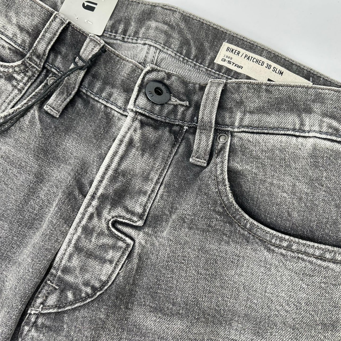 G-STAR RAW ジースターロゥ D28500-E206-H095 61 体裁断バイカーディテールスリムテーパードジーンズ ボトムス