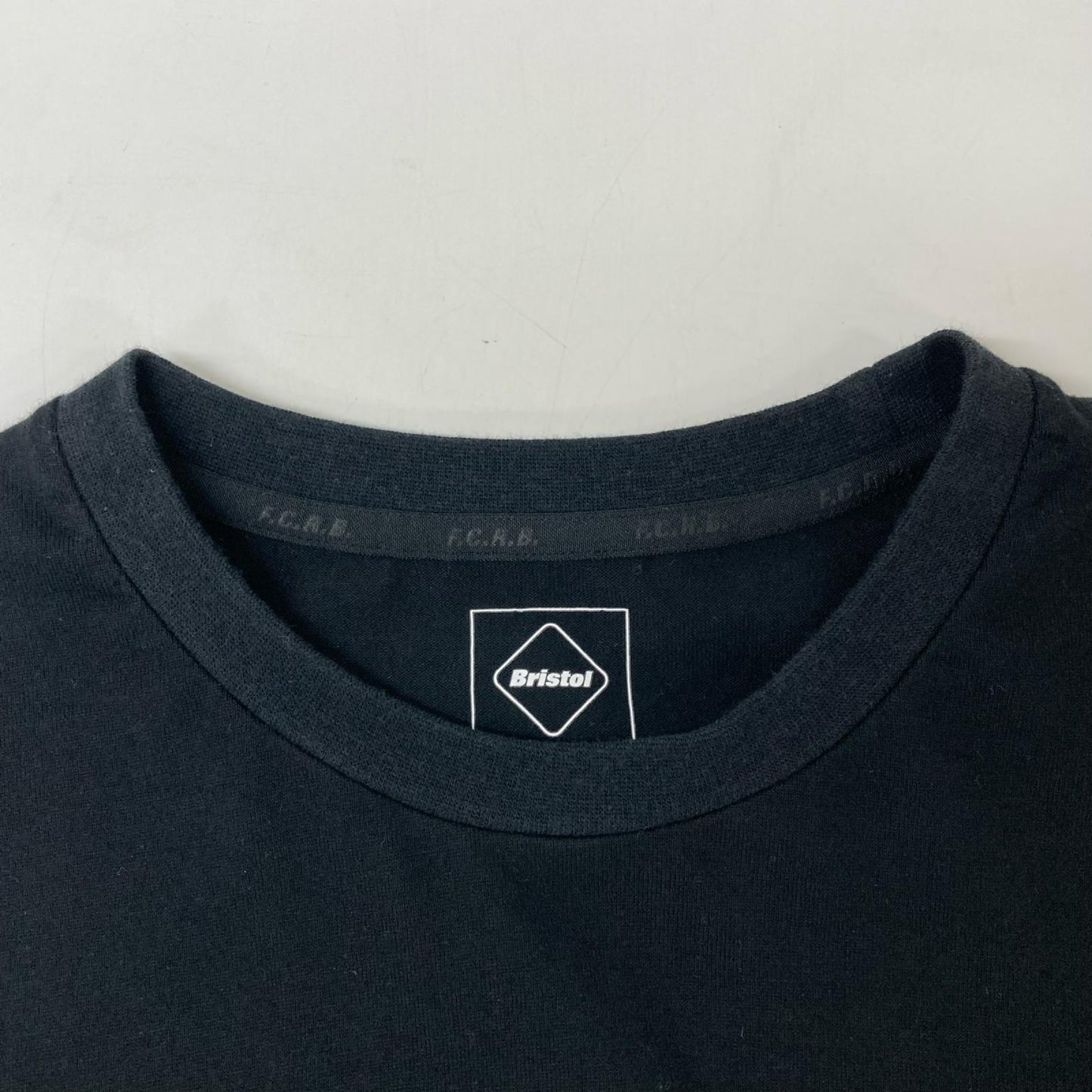 F.C.Real Bristol エフシーリアルブリストル 26SS ×キャプテン翼 FCRB-260174 KOJIRO HYUGA EMBLEM Tシャツ トップス