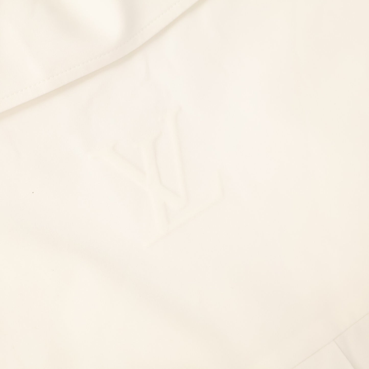 LOUIS VUITTON ルイヴィトン 【国内正規/25年製】RM251M AS1 HSS75W エンボスロゴ ショートスリーブシャツ トップス
