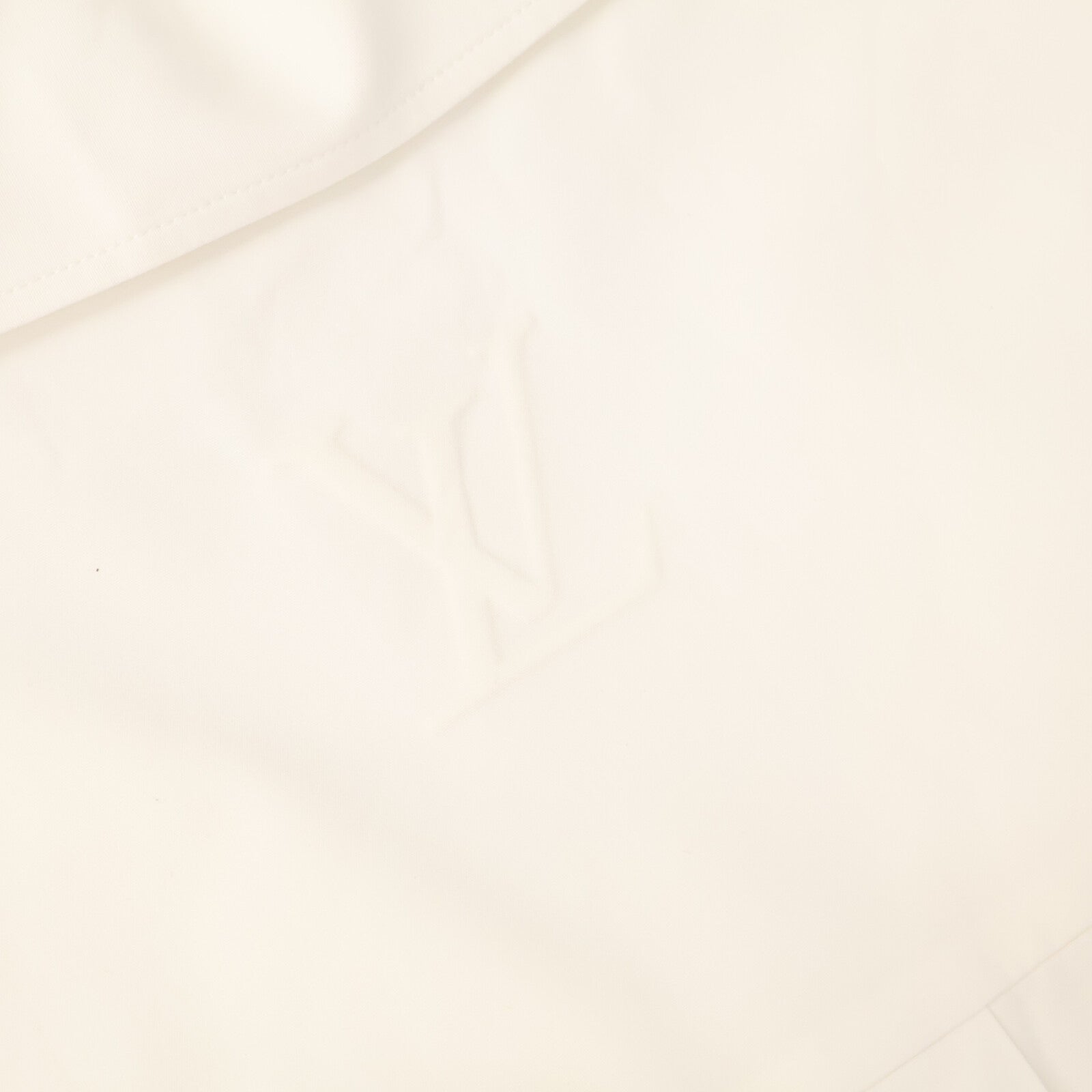 LOUIS VUITTON ルイヴィトン 【国内正規/25年製】RM251M AS1 HSS75W エンボスロゴ ショートスリーブシャツ トップス