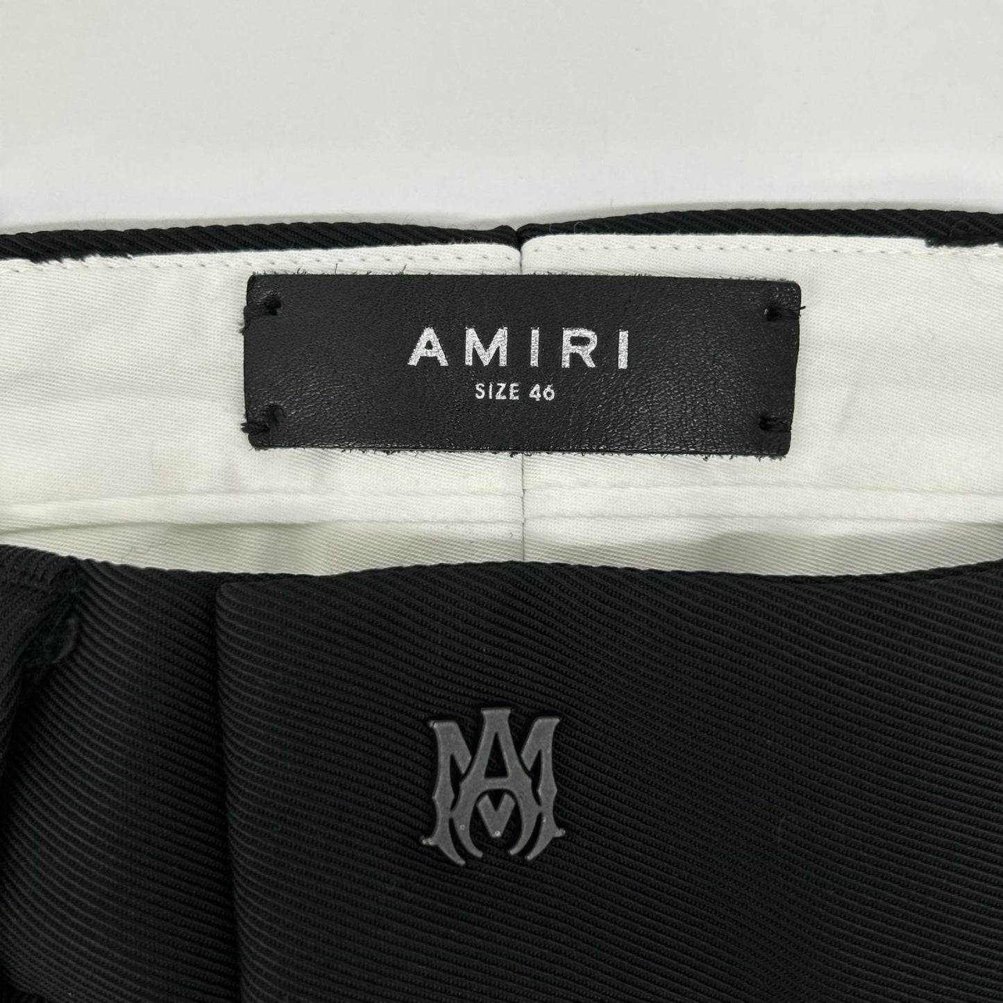 AMIRI アミリ ブラック メタルロゴ スラックスパンツ ボトムス