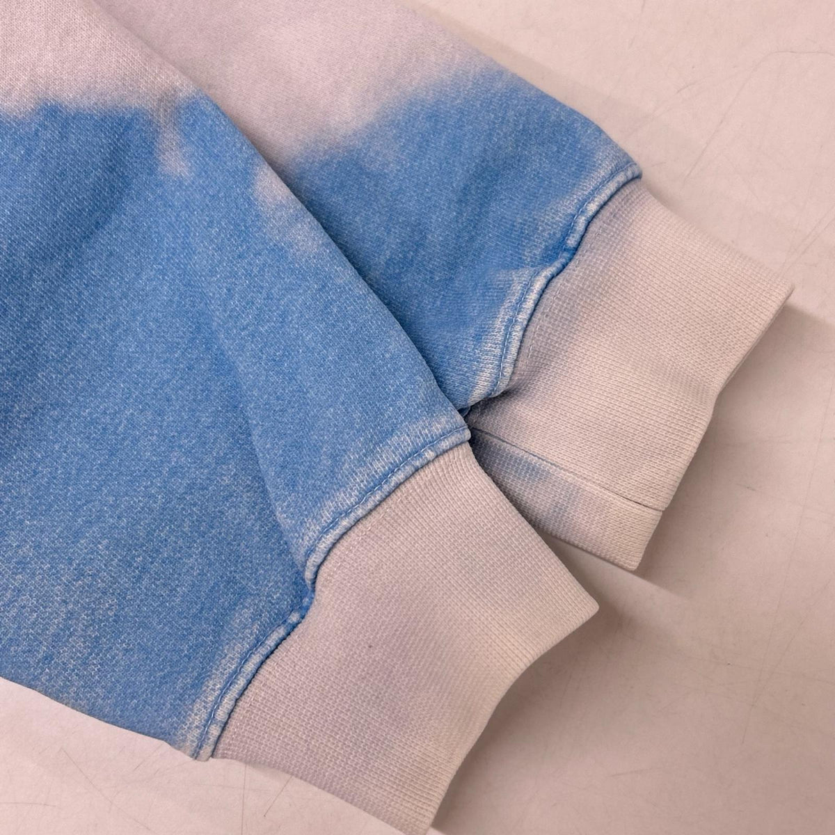 VETEMENTS ヴェトモン ホワイト×ブルー　コットン　スカイプリントパーカー トップス