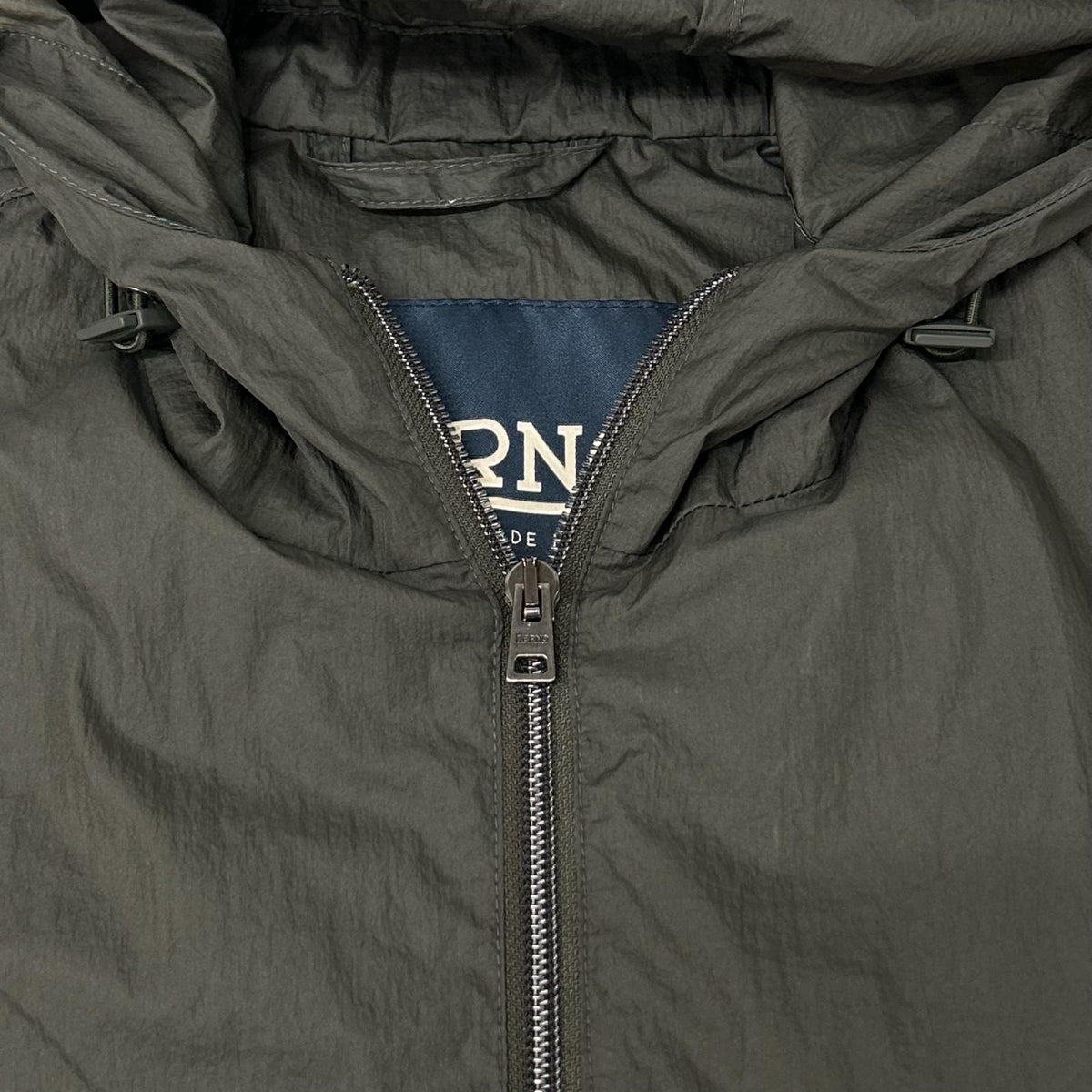 HERNO ヘルノ GI0215U-12314 カーキ ウルトラライトタスランナイロンジップフーディーブルゾン ジャケット