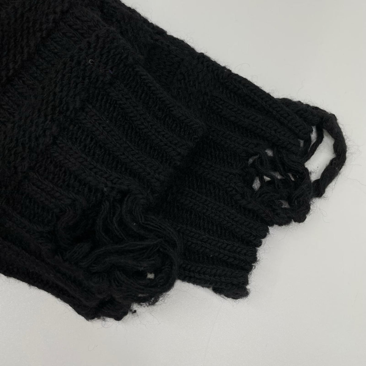 MM6 エムエムシックス 25AW SH0HP0005 ダメージ加工 Vネック ナンバリングロゴ トップス