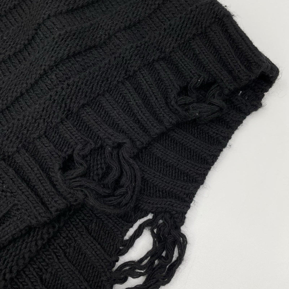 MM6 エムエムシックス 25AW SH0HP0005 ダメージ加工 Vネック ナンバリングロゴ トップス