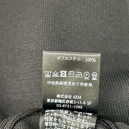 1piu1uguale3 ウノピゥウノウグァーレトレ GRK044 POE425 GOLF×戸賀敬城 ブラック 半袖ポロシャツ トップス