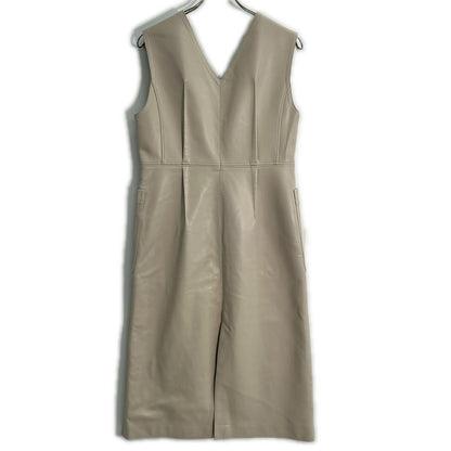LE CIEL BLEU ルシェルブルー 23年 ﾍﾞｰｼﾞｭ Leather Utility Gilet ワンピース 36