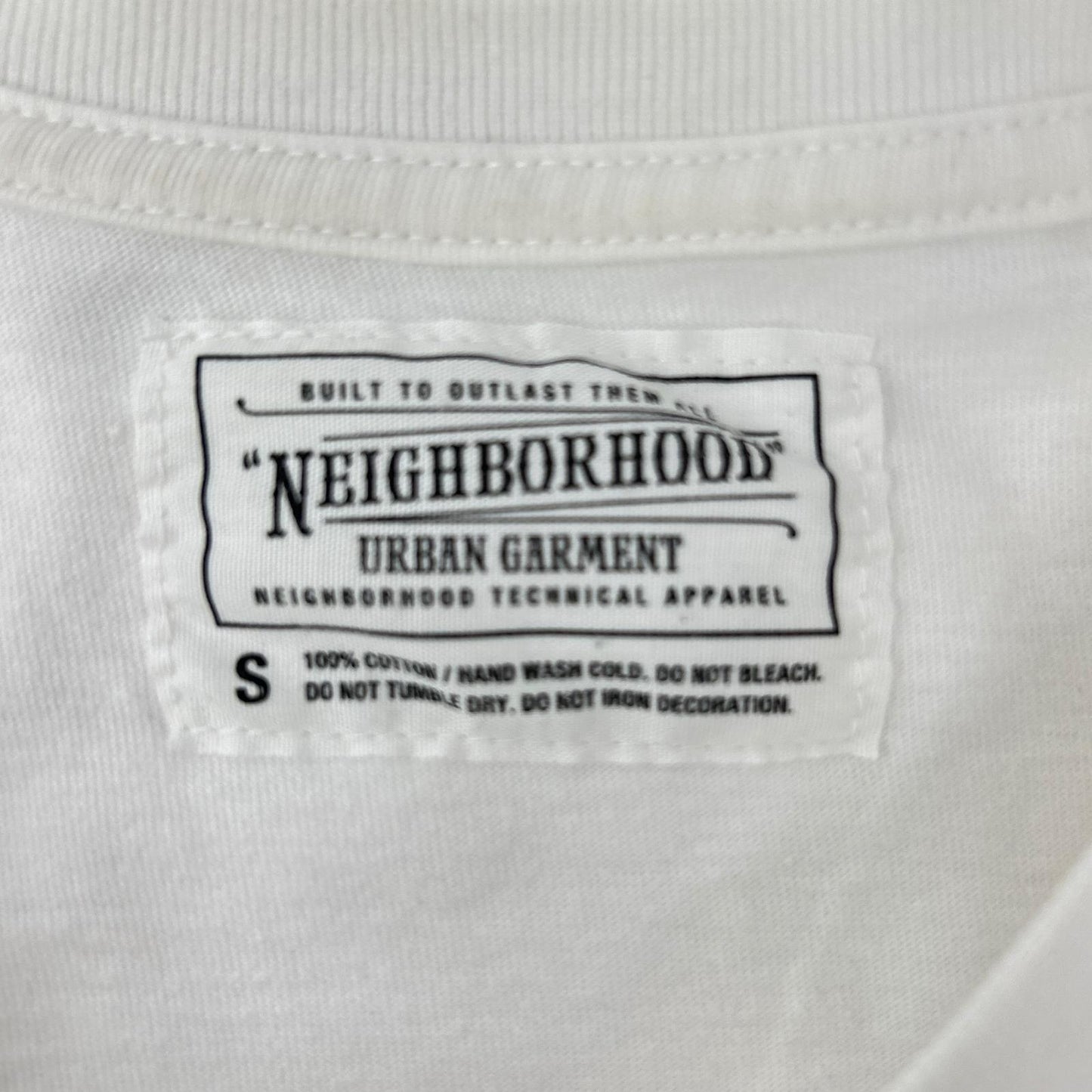 NEIGHBORHOOD ネイバーフッド ホワイト BUILT TO OUTLAST THEM ALL 半袖Tシャツ トップス