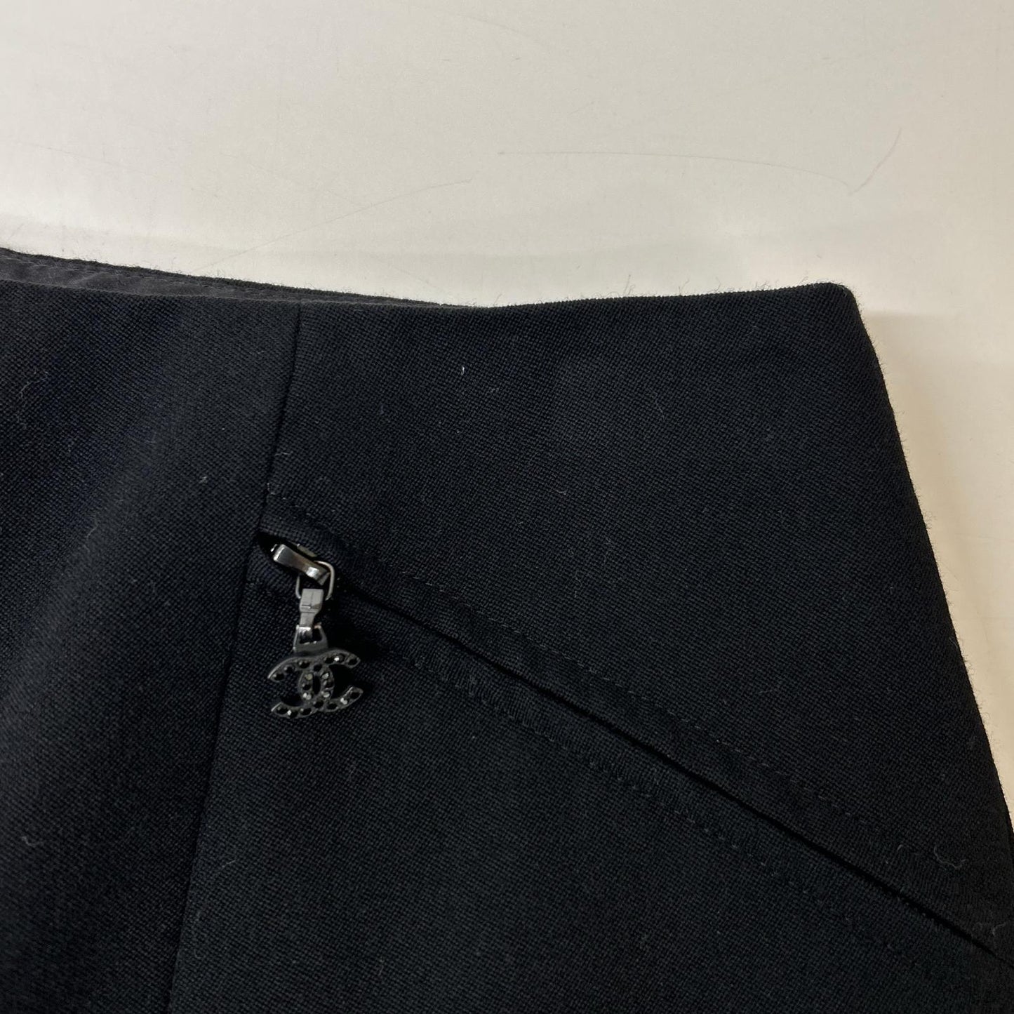 CHANEL シャネル 02AW P19746 ブラック ウール ココマークファスナー ミディスカート スカート