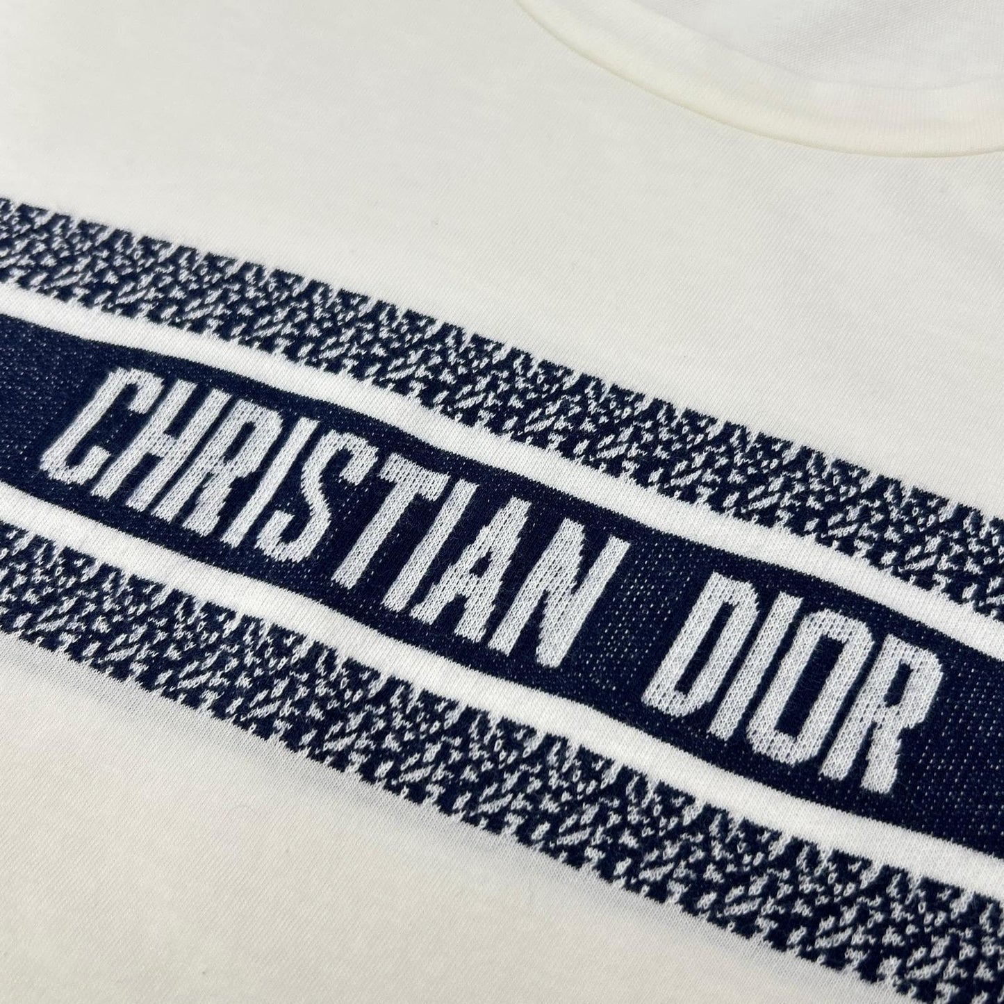 Christian Dior クリスチャンディオール 【国内正規】143T04A4043 シグネチャーバンドロゴTシャツ トップス