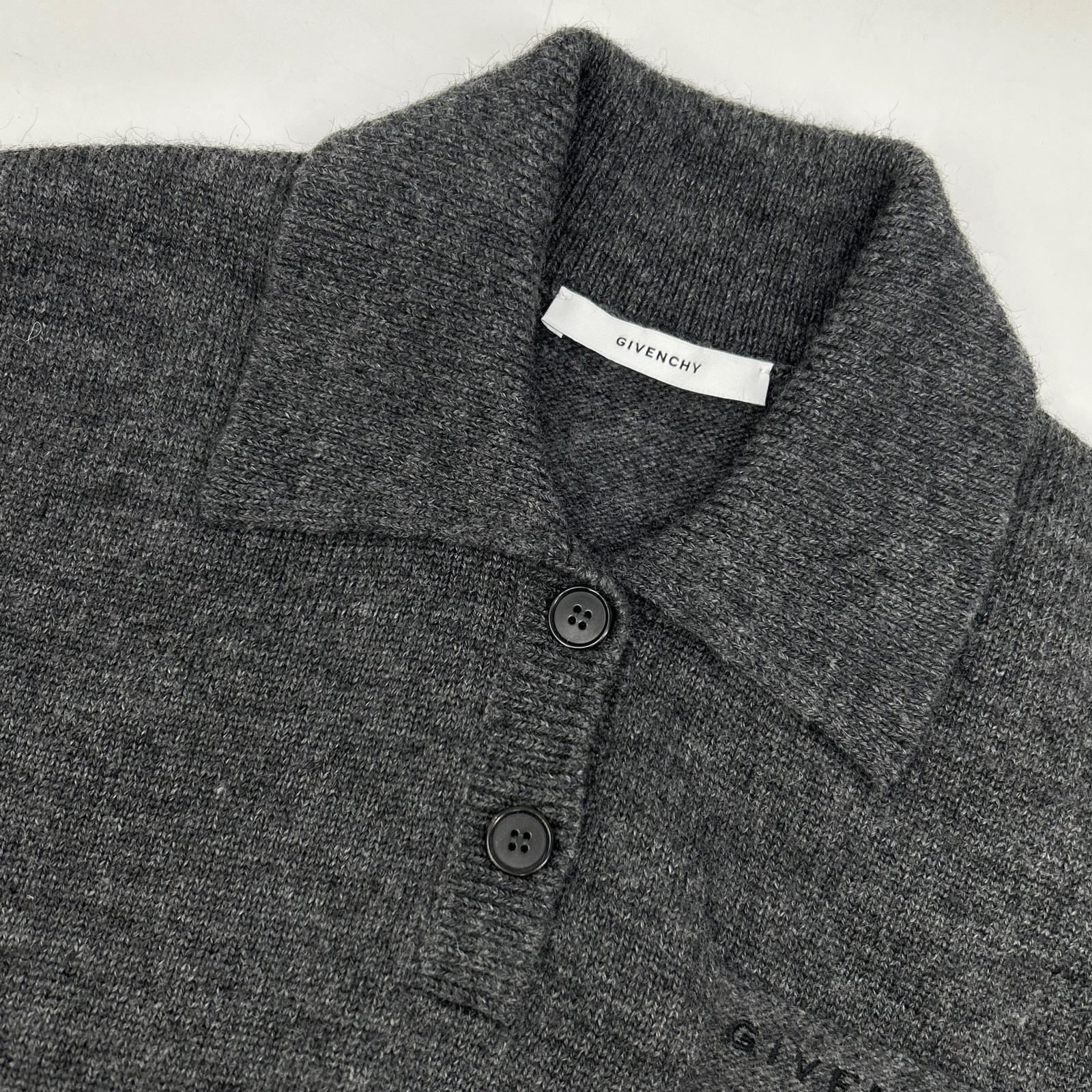 GIVENCHY ジバンシィ BWL0094ZSM 26SS グレー PARIS 1952 ウール ポロシャツ トップス