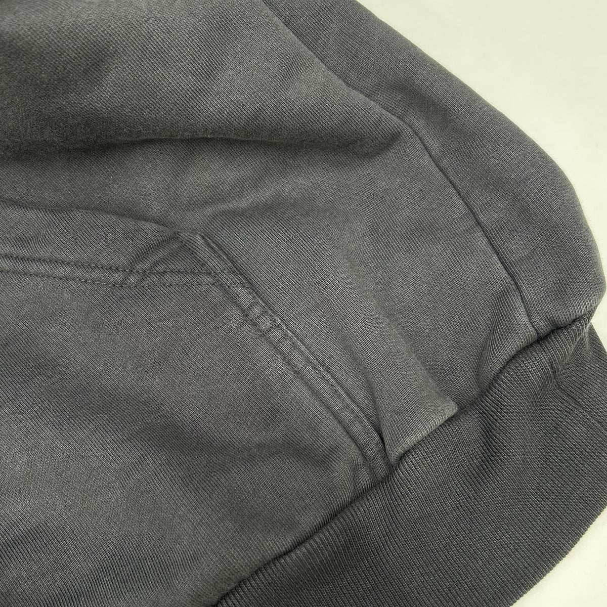 BALENCIAGA 巴黎世家 24AW 803265 黑色 标志 复古印花 套头连帽衫 上衣