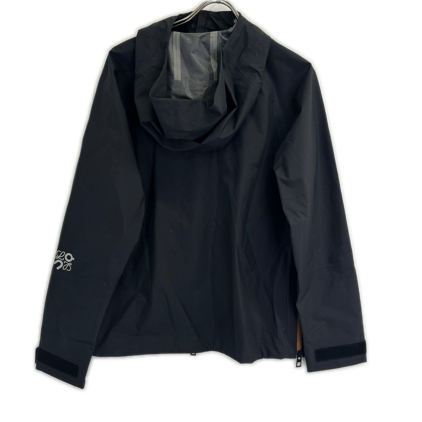 LOEWE 罗意威 x On昂跑【美品/国内正品】S929Y02W02 女士跑步风暴夹克，采用科技防风面料，带帽夹克
