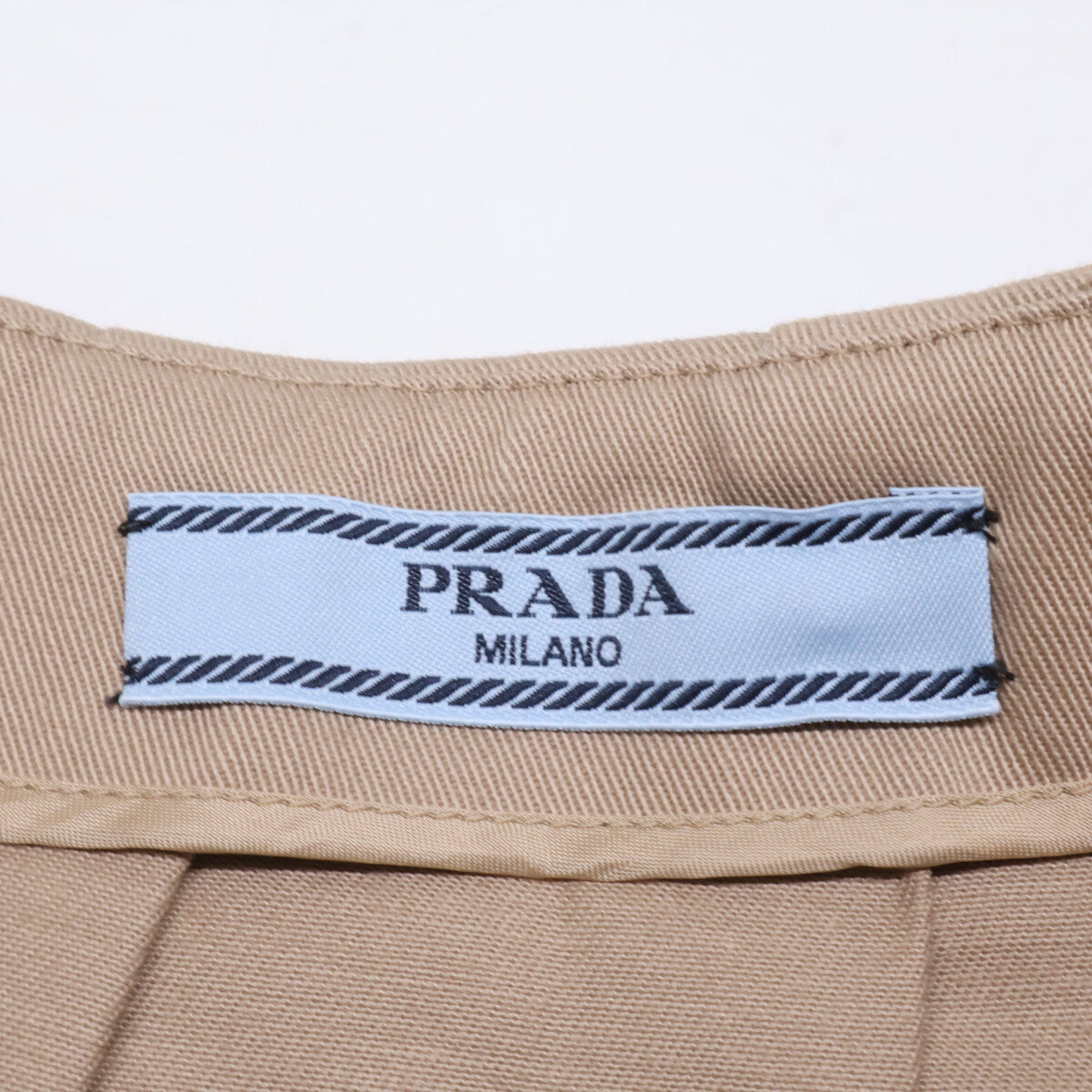 PRADA プラダ 【新品同様/国内正規】P122UE S221 トライアングルロゴ レザーベルト プリーツ スカート