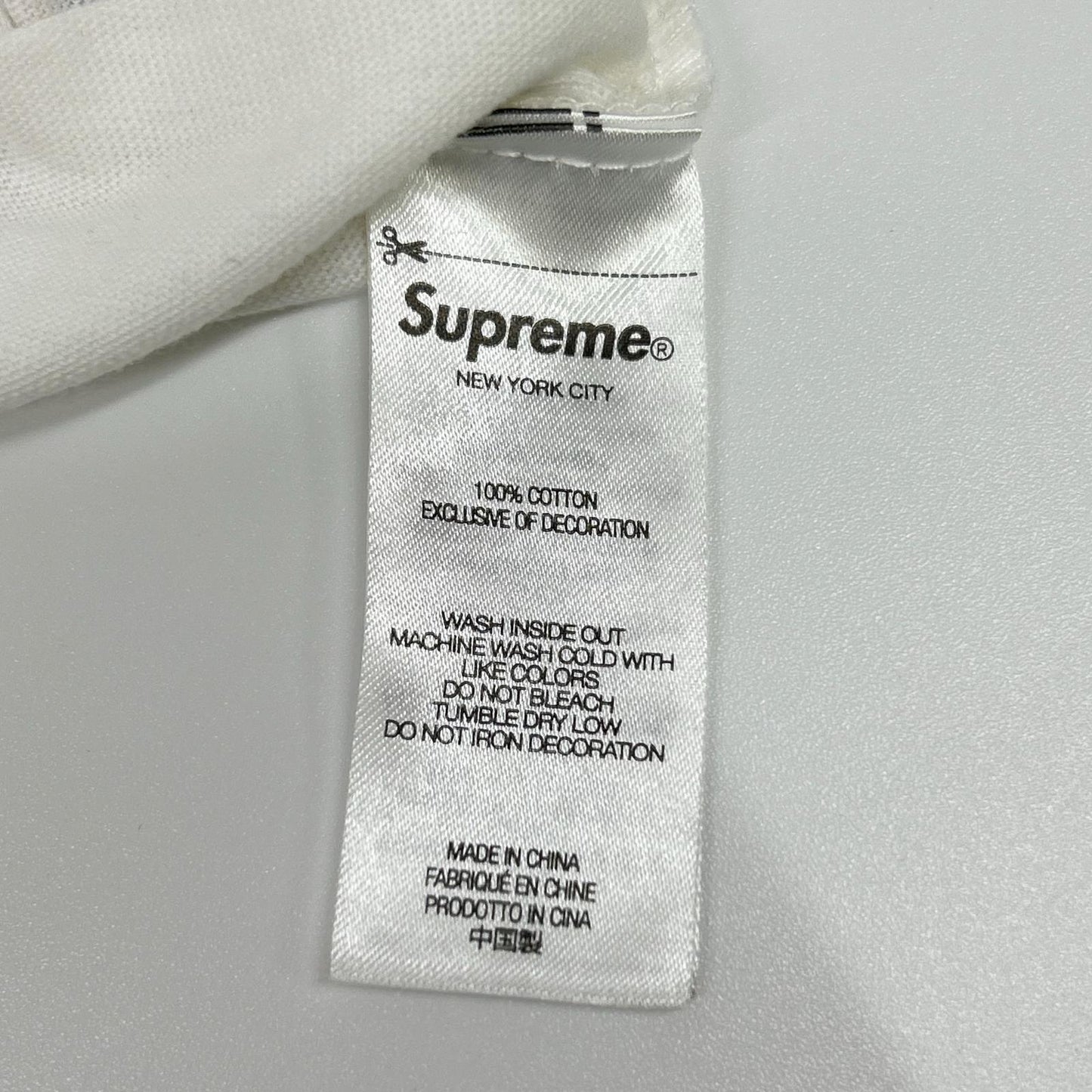 Supreme シュプリーム ホワイト Cracked Spellout S S Top トップス