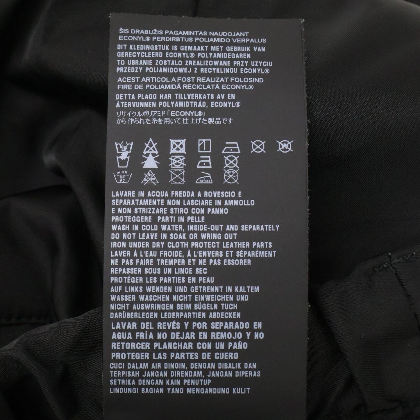 PRADA プラダ 【国内正規/23年製】SPH156 Re-Nylon トライアングルロゴプレート バミューダ カーゴ ショートパンツ ボトムス