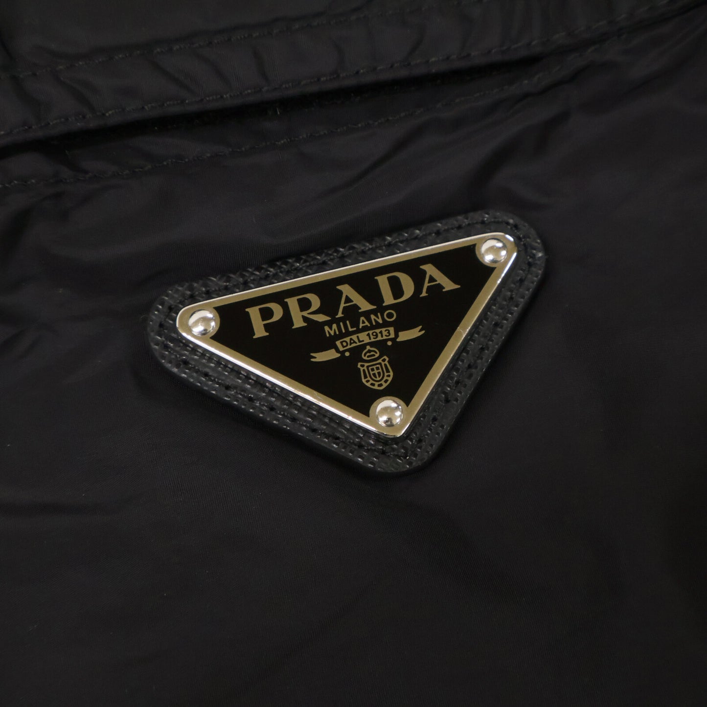 PRADA プラダ 【国内正規/24年製】SC758 Re-Nylon トライアングルロゴプレート オーバーサイズ ジップアップ 半袖シャツ トップス