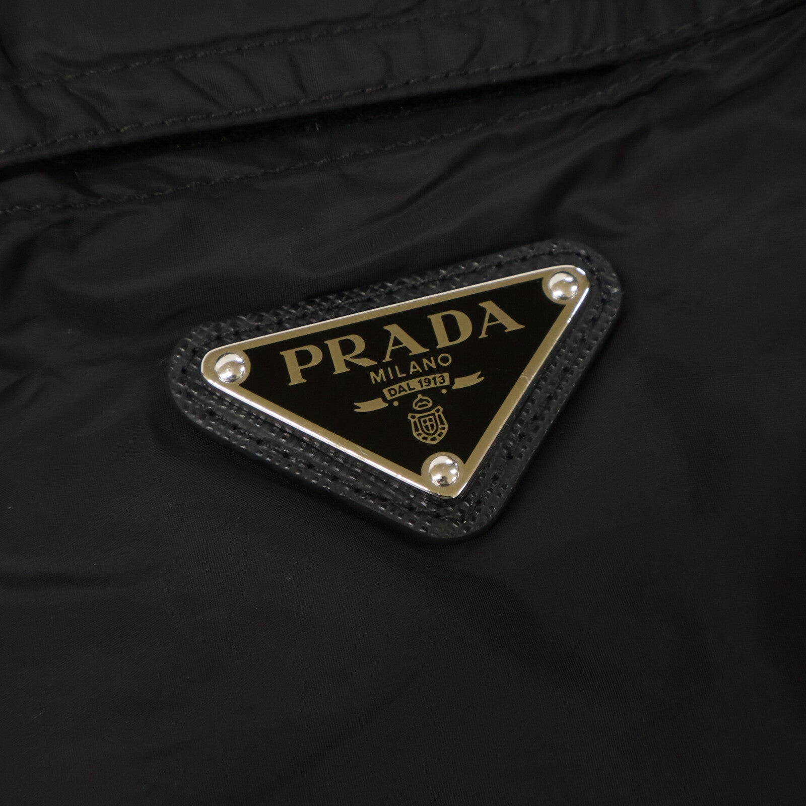 PRADA プラダ 【国内正規/24年製】SC758 Re-Nylon トライアングルロゴプレート オーバーサイズ ジップアップ 半袖シャツ トップス