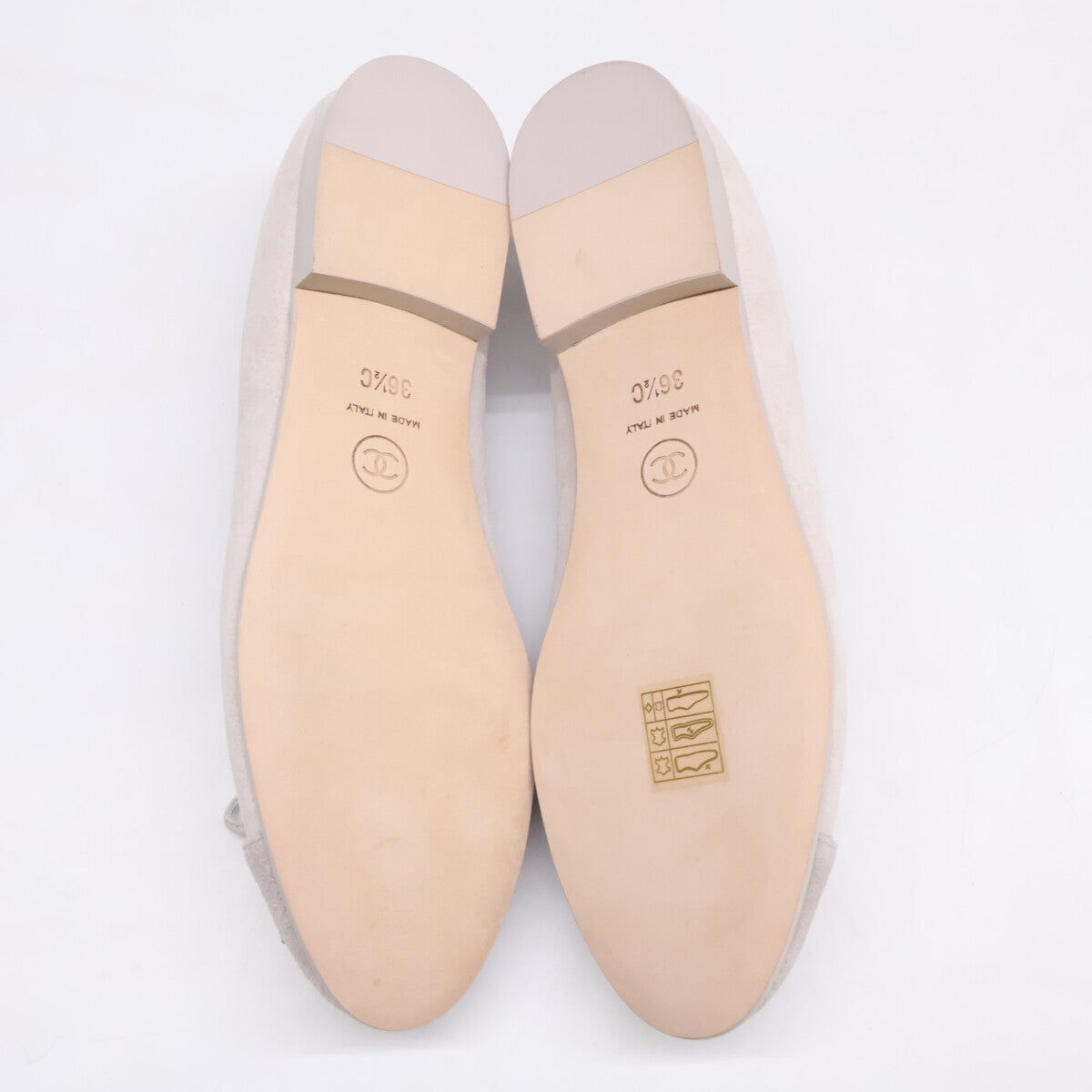 CHANEL Chanel 2024 G02819 gray Coco Mark ribbon pumps, shoes