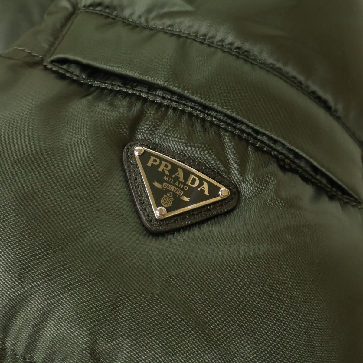 PRADA プラダ 【国内正規】28B061 フォックスファーカラー付 トライアングルプレート ダウンジャケット ジャケット