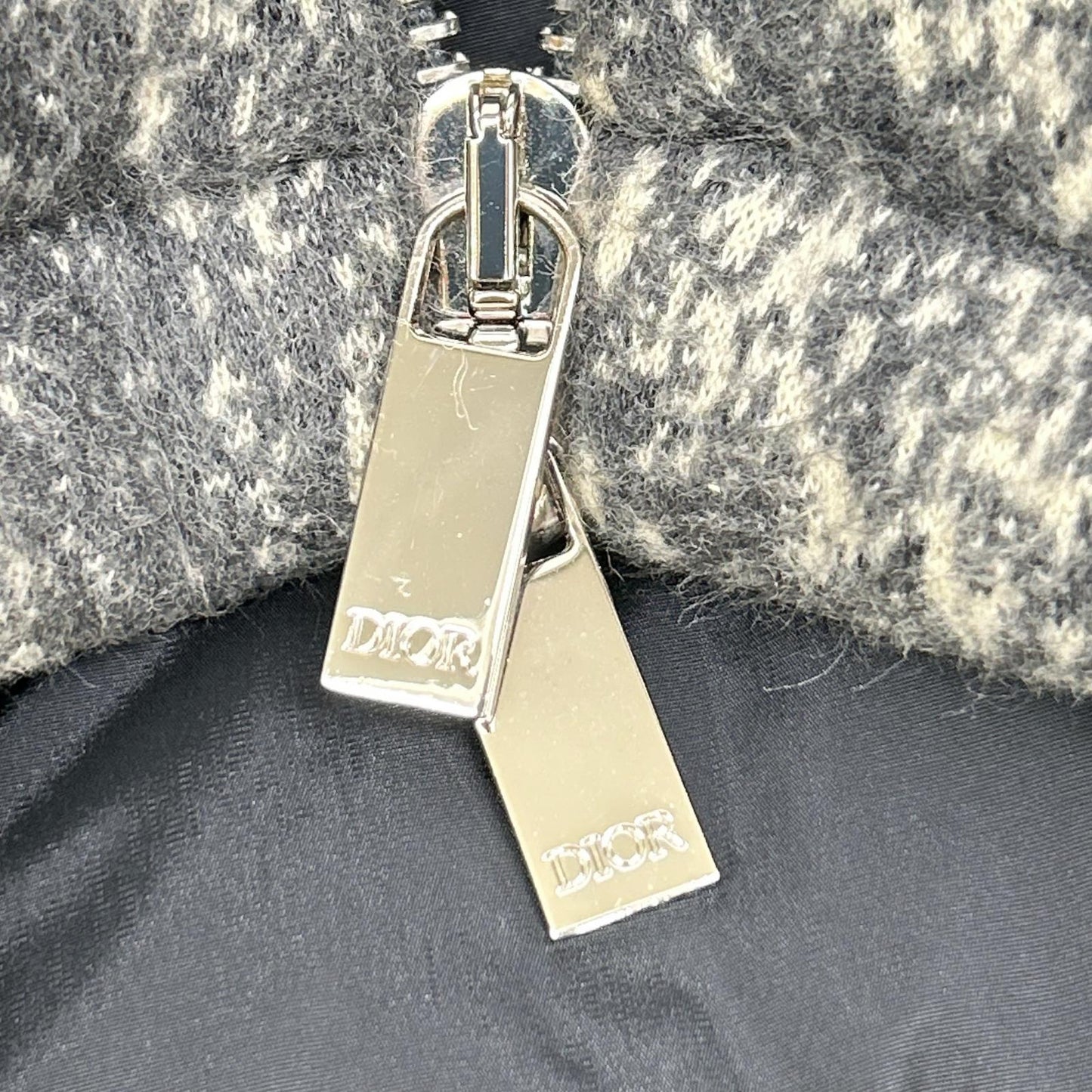 DIOR ディオール グレー アトリエロゴ 043J400A0664 ダウンベスト ベスト