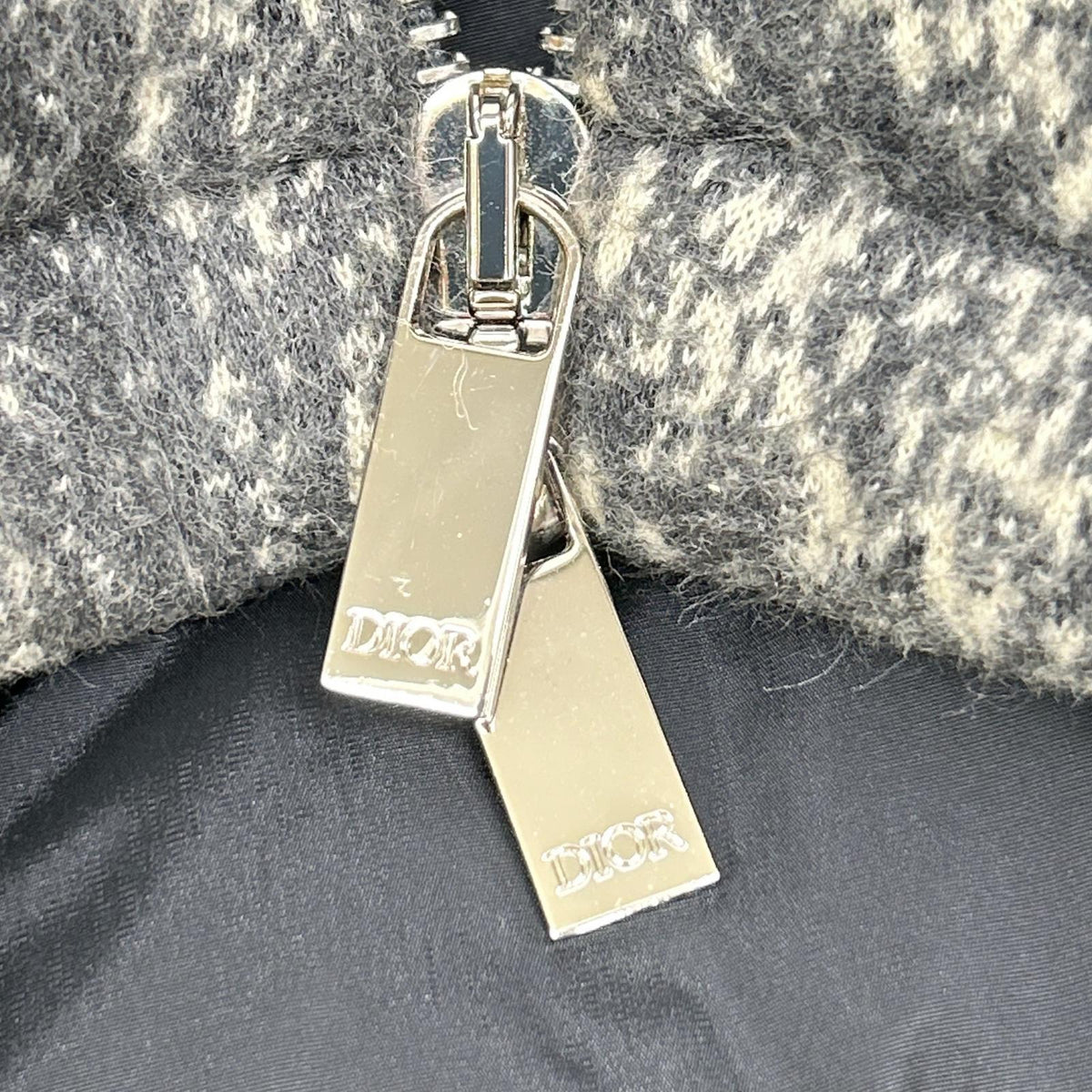 DIOR ディオール グレー アトリエロゴ 043J400A0664 ダウンベスト ベスト