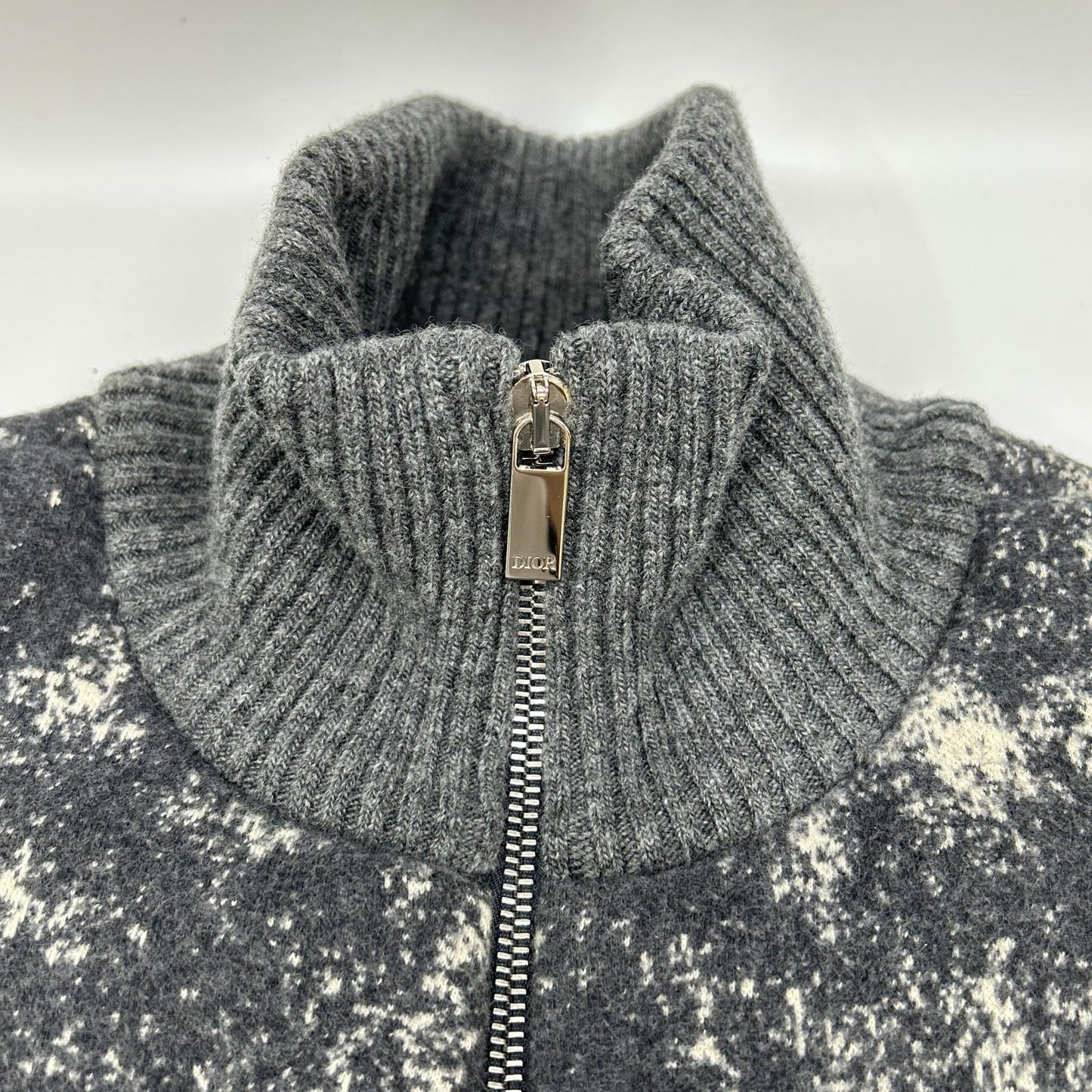 DIOR ディオール グレー アトリエロゴ 043J400A0664 ダウンベスト ベスト